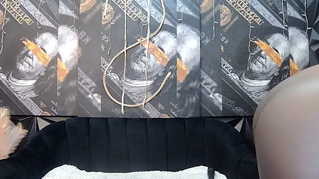 Snapshot of Lilmisbaddyxxx chatting on December 5, 5:09 pm Lilmisbaddyxxx online show from December 5, 5:09 pm