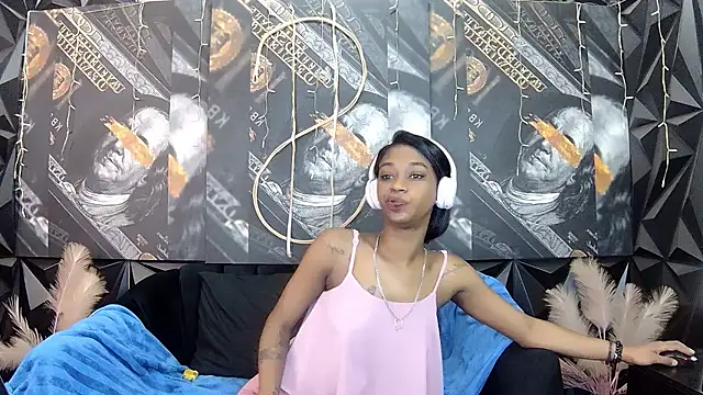 Snapshot of Lilmisbaddyxxx chatting on January 10, 5:20 am Lilmisbaddyxxx online show from January 10, 5:20 am