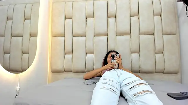 GabyAndHugo online show from October 8, 12:47 pm