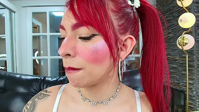 Snapshot of miss___abigail chatting on December 2, 2:17 am miss abigail online show from December 2, 2:17 am