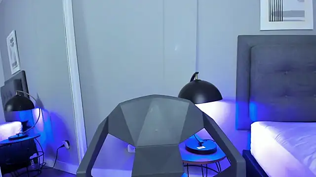 Tylerffoxx online show from November 6, 8:32 pm