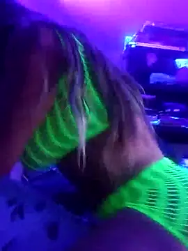 Snapshot of DirceMiranda chatting on December 19, 1:12 am DirceMiranda online show from December 19, 1:12 am