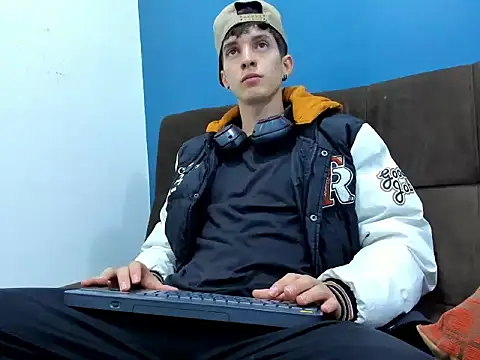 Snapshot of Jheampiiero chatting on February 2, 8:51 pm Jheampiiero online show from February 2, 8:51 pm