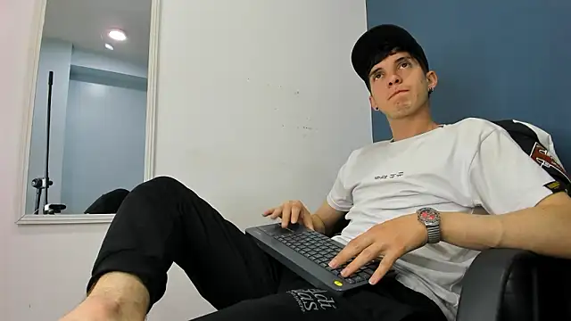 Snapshot of Jheampiiero chatting on February 7, 9:51 pm Jheampiiero online show from February 7, 9:51 pm