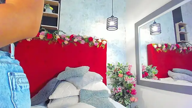 Snapshot of Kloeh_Star chatting on June 11, 8:18 pm Kloeh Star online show from June 11, 8:18 pm