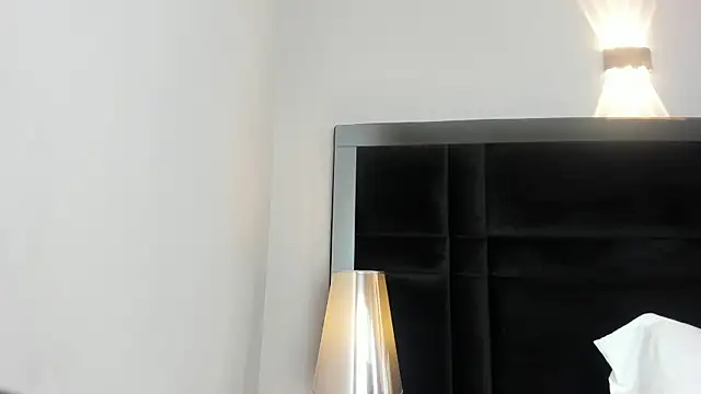 CarolineLee  online show from March 18, 10:35 pm