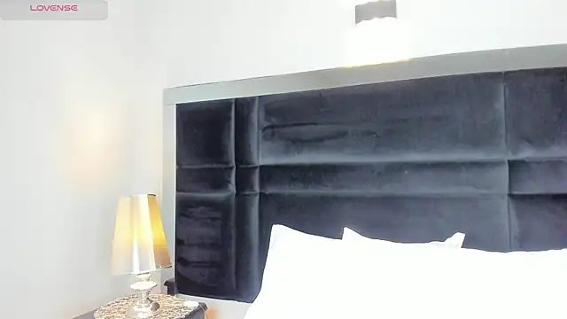 CarolineLee  online show from March 20, 10:36 pm