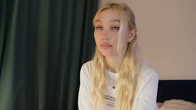 cuteleraay online show from February 16, 9:11 pm