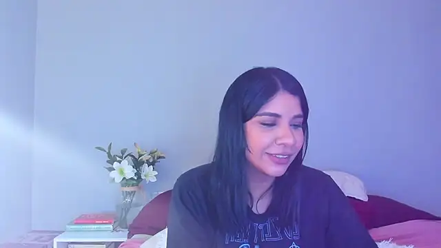 Laura-angeel online show from December 2, 9:10 pm