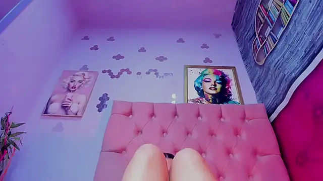 Megan Luxe online show from November 30, 8:40 am