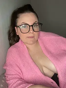 whitequeen xxx online show from November 13, 9:14 pm