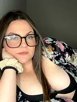 whitequeen xxx online show from November 18, 8:24 pm