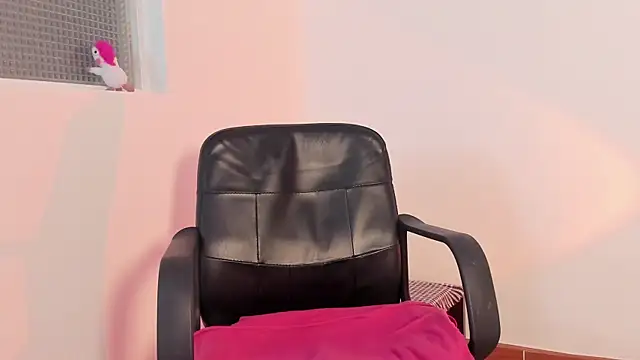 marie pourtoii online show from October 13, 1:05 am