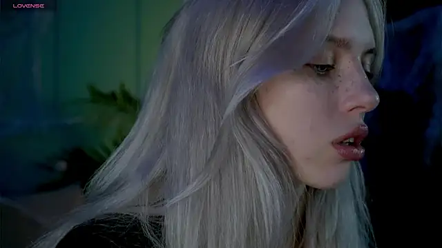 Nelly Carroll online show from November 3, 3:30 am