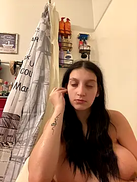 Snapshot of madsdeluxe chatting on October 11, 11:36 pm madsdeluxe online show from October 11, 11:36 pm