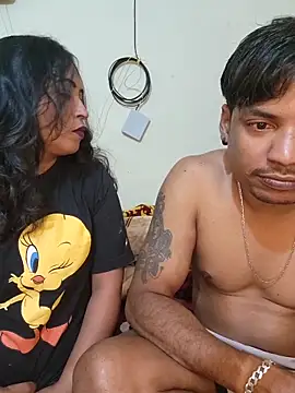 Snapshot of Hotbhabi305 chatting on February 22, 9:52 am Hotbhabi305 online show from February 22, 9:52 am