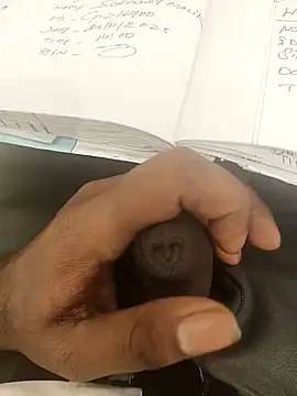 hotboy43339 online show from November 28, 4:48 am