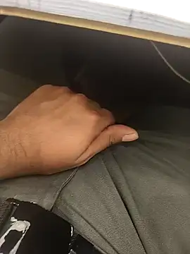 hotboy43339 online show from December 3, 5:26 am