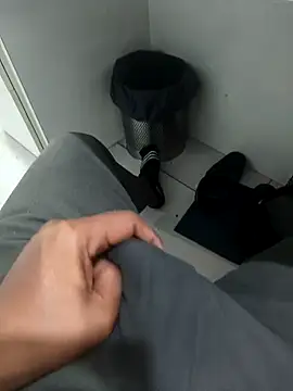 hotboy43339 online show from February 18, 9:33 pm