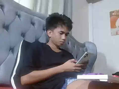 Snapshot of charlie0728 chatting on January 17, 3:00 am charlie0728 online show from January 17, 3:00 am