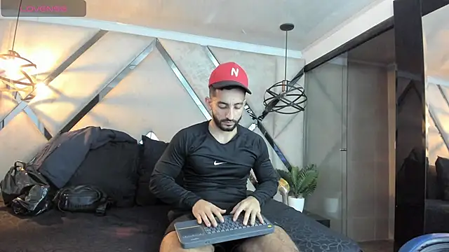 Yiyo10  online show from April 21, 3:35 am