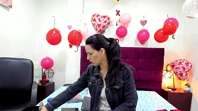 Snapshot of MashaPiink chatting on February 24, 12:47 pm MashaPiink online show from February 24, 12:47 pm