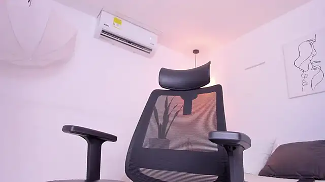 Snapshot of damian_bull chatting on November 29, 8:34 pm damian bull online show from November 29, 8:34 pm