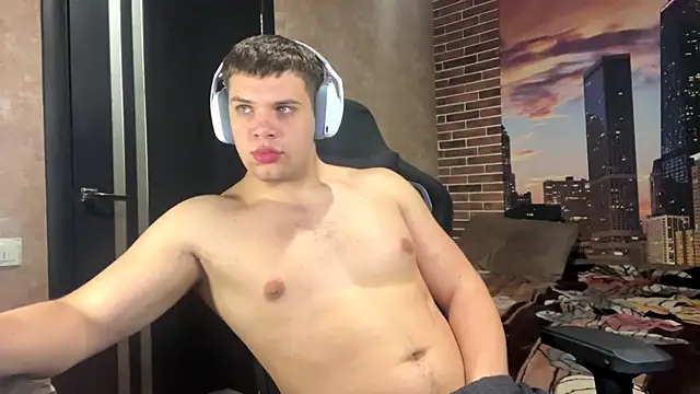 MusclePhantom online show from April 7, 8:09 pm