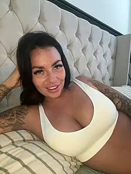 Snapshot of BELLABLACKXUK chatting on April 22, 6:38 am BELLABLACKXUK online show from April 22, 6:38 am