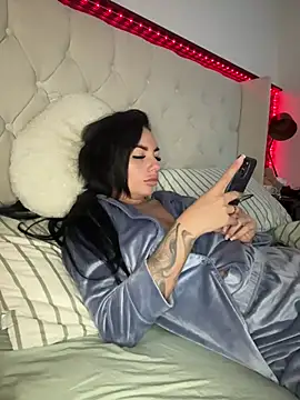 Snapshot of BELLABLACKXUK chatting on April 28, 10:48 pm BELLABLACKXUK online show from April 28, 10:48 pm