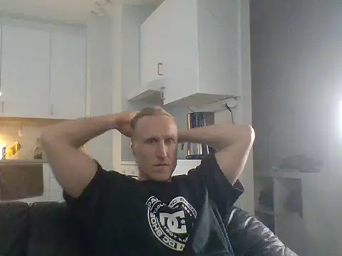 Snapshot of Silverhippo chatting on April 6, 1:12 pm Silverhippo online show from April 6, 1:12 pm