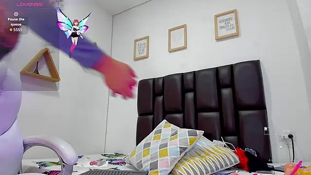 miiarod online show from October 22, 7:46 pm