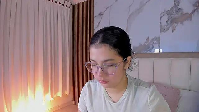 Snapshot of LunaRosse_ chatting on June 26, 10:30 am LunaRosse online show from June 26, 10:30 am