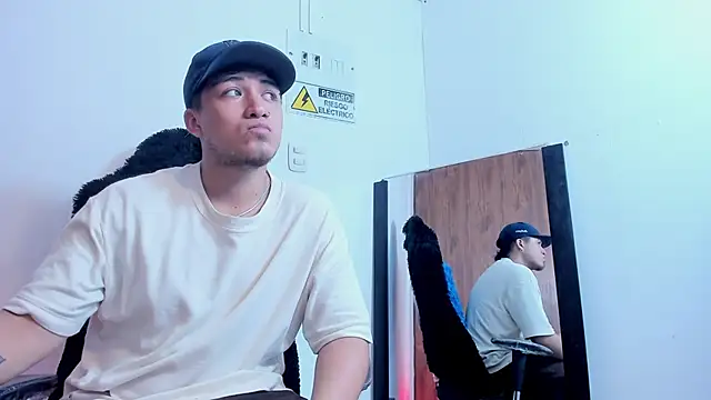 Snapshot of juanmechanic_ chatting on September 23, 7:28 pm juanmechanic online show from September 23, 7:28 pm