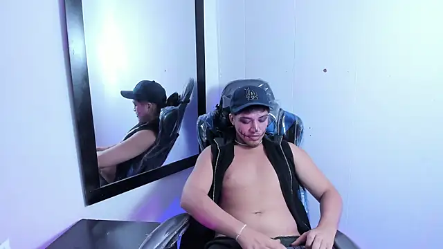 Snapshot of juanmechanic_ chatting on October 10, 6:01 am juanmechanic online show from October 10, 6:01 am