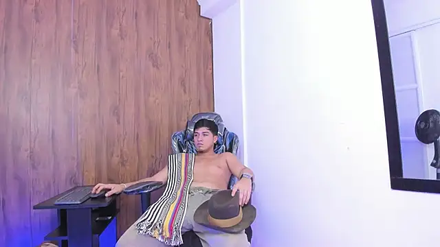 Snapshot of juanmechanic_ chatting on October 11, 3:17 am juanmechanic online show from October 11, 3:17 am