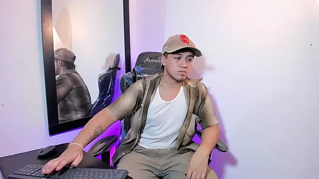 Snapshot of juanmechanic_ chatting on October 15, 5:18 am juanmechanic online show from October 15, 5:18 am