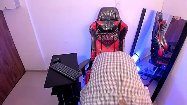 Snapshot of juanmechanic_ chatting on November 6, 6:03 am juanmechanic online show from November 6, 6:03 am