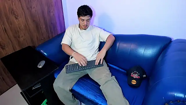 Snapshot of juanmechanic_ chatting on November 12, 3:01 pm juanmechanic online show from November 12, 3:01 pm