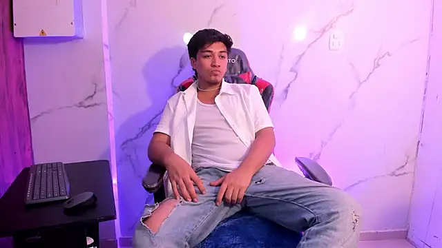 Snapshot of juanmechanic_ chatting on December 16, 5:23 am juanmechanic online show from December 16, 5:23 am