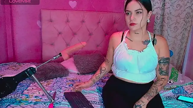 Lali HOtt online show from October 10, 6:40 pm