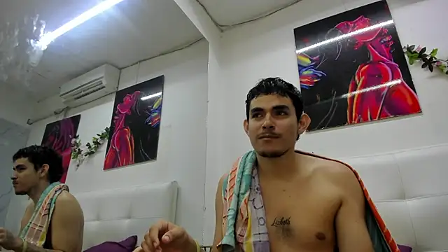 Snapshot of Lucia78couple chatting on October 22, 7:02 pm Lucia78couple online show from October 22, 7:02 pm