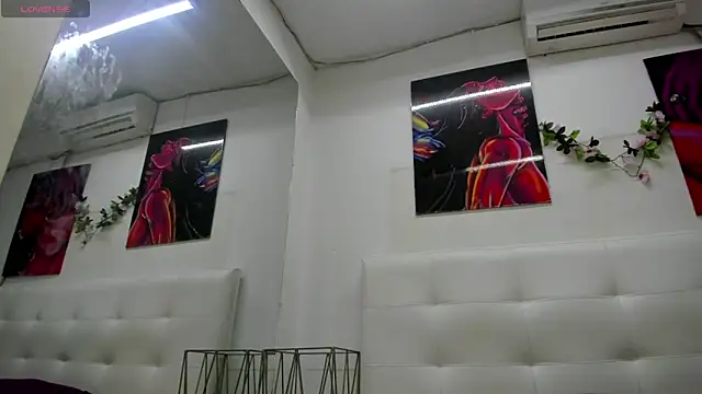 Snapshot of Lucia78couple chatting on October 27, 9:41 pm Lucia78couple online show from October 27, 9:41 pm