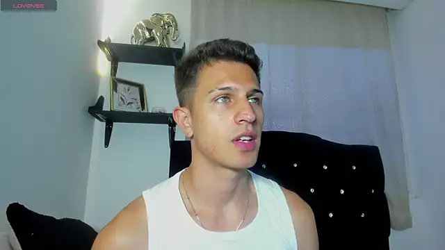 Snapshot of kevin_ahss chatting on July 28, 11:26 pm kevin ahss online show from July 28, 11:26 pm