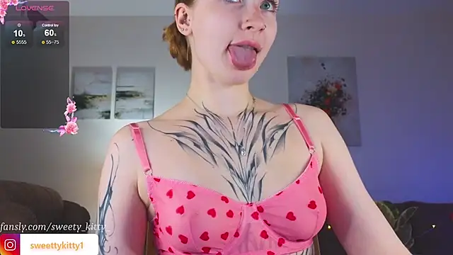 sweettykitty online show from October 21, 1:34 pm