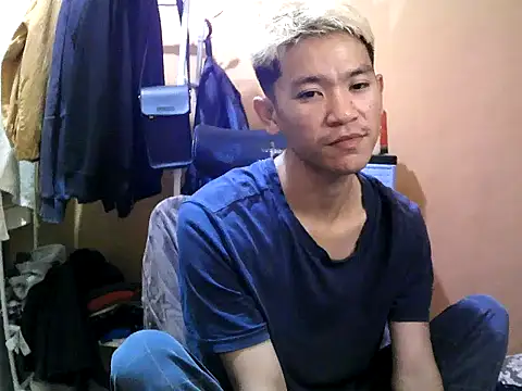 Snapshot of Riiichie_wilCumm chatting on November 16, 3:28 pm Riiichie wilCumm online show from November 16, 3:28 pm