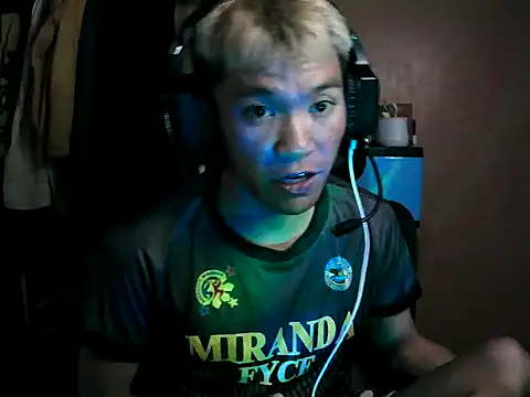 Snapshot of Riiichie_wilCumm chatting on November 17, 3:51 pm Riiichie wilCumm online show from November 17, 3:51 pm