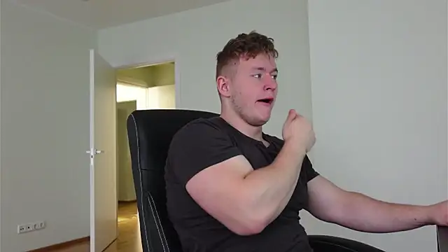 Snapshot of Richard_Dullas chatting on October 21, 6:36 am Richard Dullas online show from October 21, 6:36 am