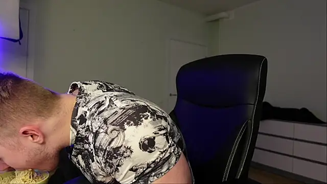 Snapshot of Richard_Dullas chatting on October 23, 1:32 pm Richard Dullas online show from October 23, 1:32 pm