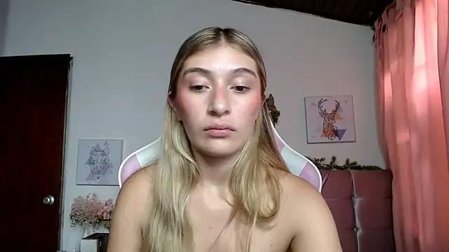 SophiaaLee online show from March 8, 2:04 am